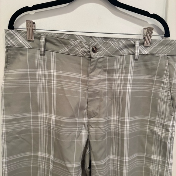 Ping Men’s Golf Shorts Size 34 Plaid Grey and White Design 10 inch Inseam - Picture 3 of 8